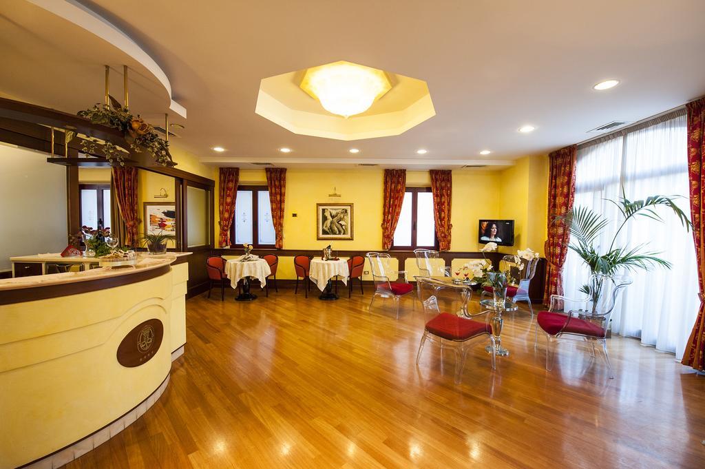 Hotel Regent ซัน เบเนเดตโต เดล ตรอนโต ภายนอก รูปภาพ